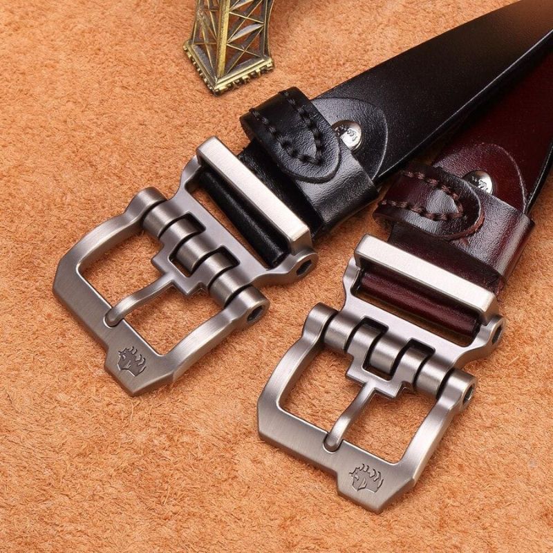 Detalhe das fivelas metálicas dos cintos Bison Denim preto e marrom